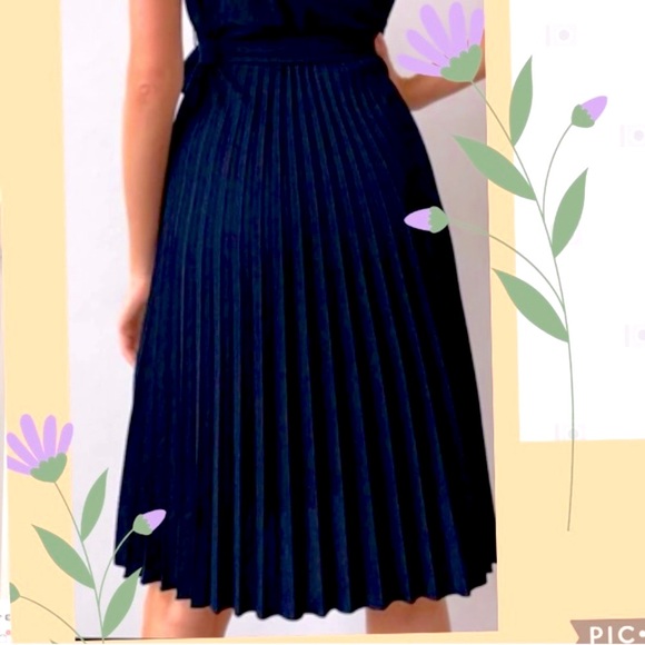 Navy blue Pleated hem self belted dress  -Great for evening and work. New - Picture 2 of 3